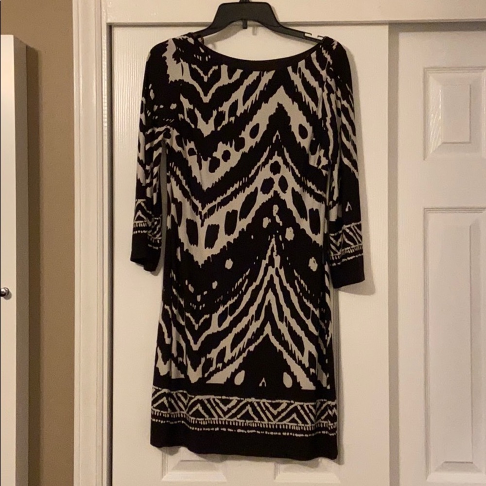 Very pretty animal print dress!